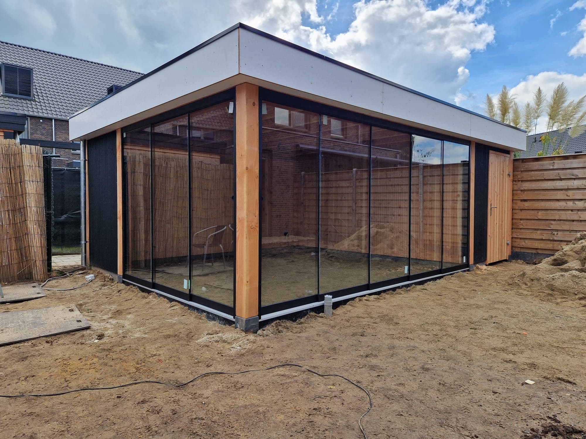 Wat kost een overkapping? Prijzen, modellen & tips