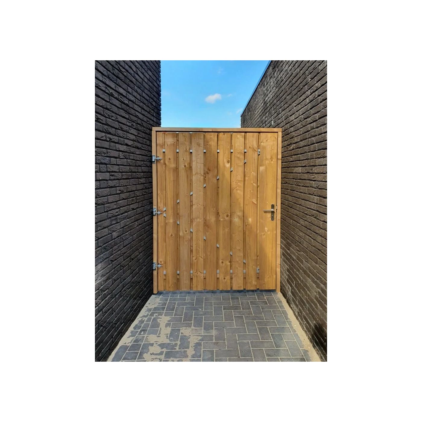 Grenen tuinpoort 195cm hoog incl. kozijn, slot en bevestigingsmateriaal