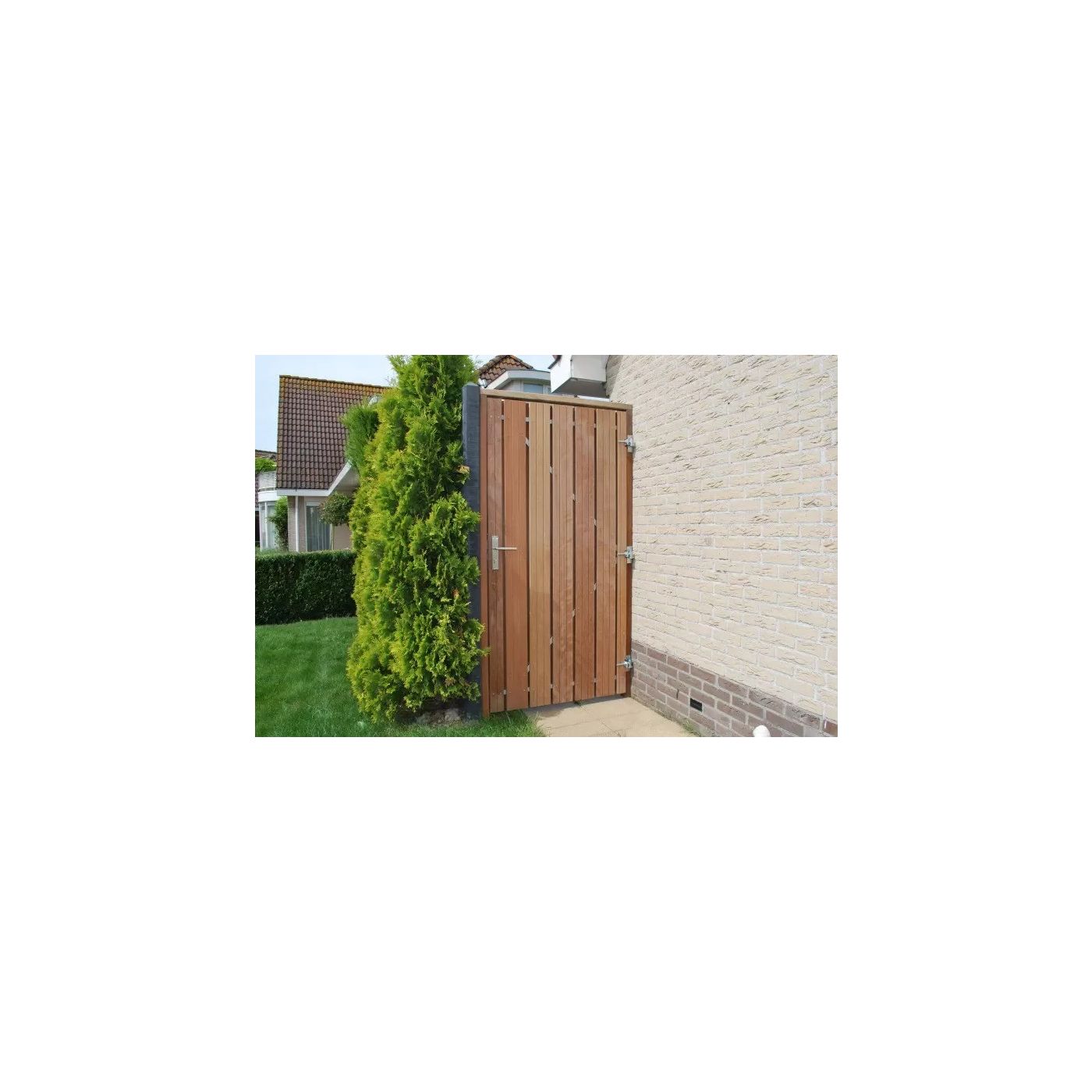 Hardhouten tuinpoort 195cm hoog incl. kozijn, slot en bevestigingsmateriaal