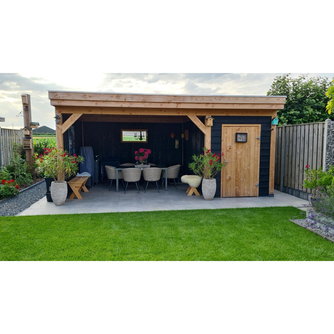 Overkapping DeLuxe Enkelwandig 900cm x 300cm met schuur 200cm
